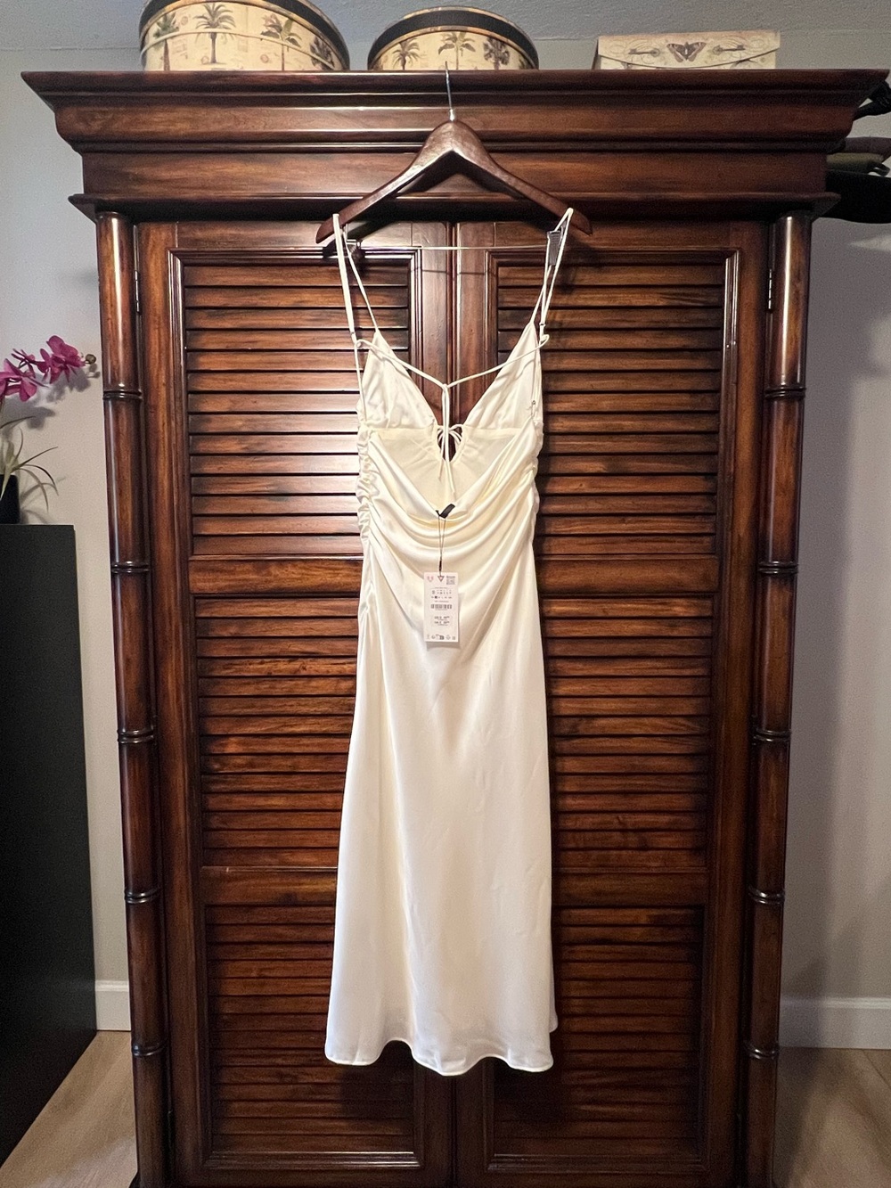 NWT “FLAWED” Zara Ivory Satin Maxi Slip Dress with Front Keyhole Size Small - Picture 3 of 16